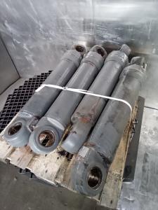 Liebherr Abstützzylinder